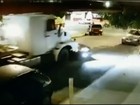 Motorista embriagado bate carreta em carros e arrasta árvores em Fortaleza