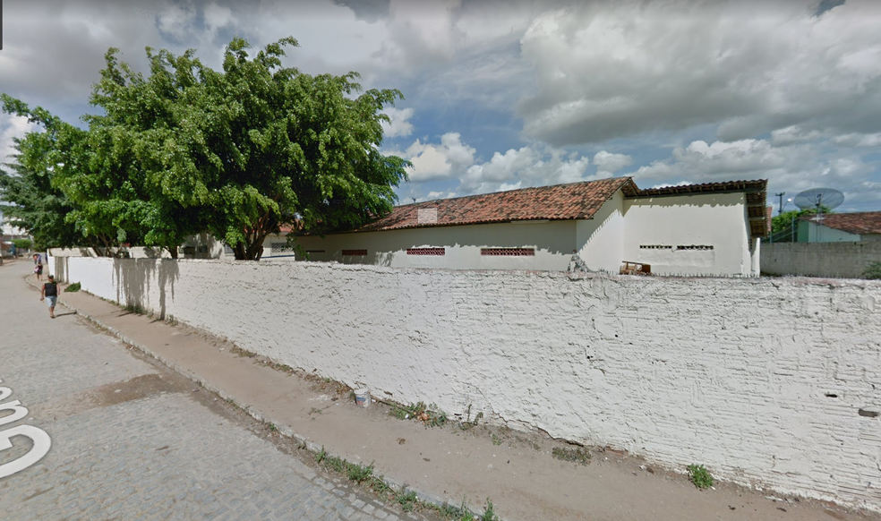 A escola Lions Clube do Carpina atingiu a nota 8,46 no Idepe, maior média entre todas as categorias do prêmio em 2017 (Foto: Reprodução/Google Street View)