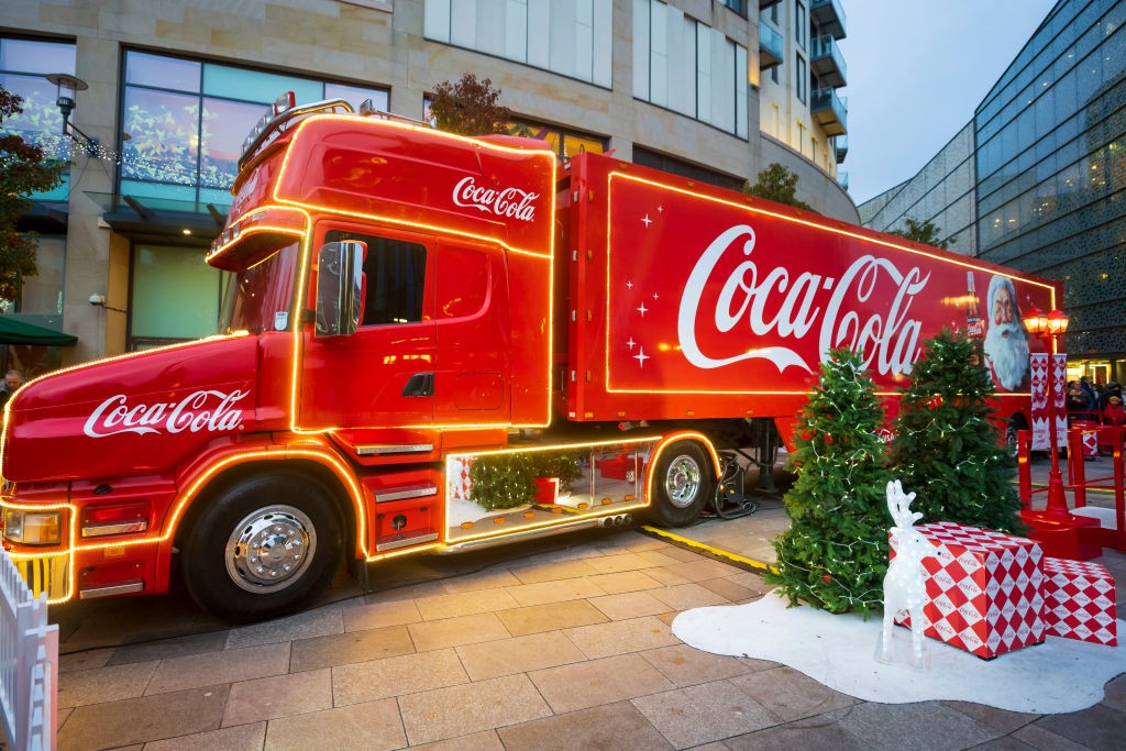 CARDIFF, UNITED KINGDOM - NOVEMBER 16: A general view of the Coca Cola truck in Cardiff city centre on November 16, 2019 in Cardiff, United Kingdom. (Photo by Matthew Horwood/Getty Images) (Foto: Getty Images)