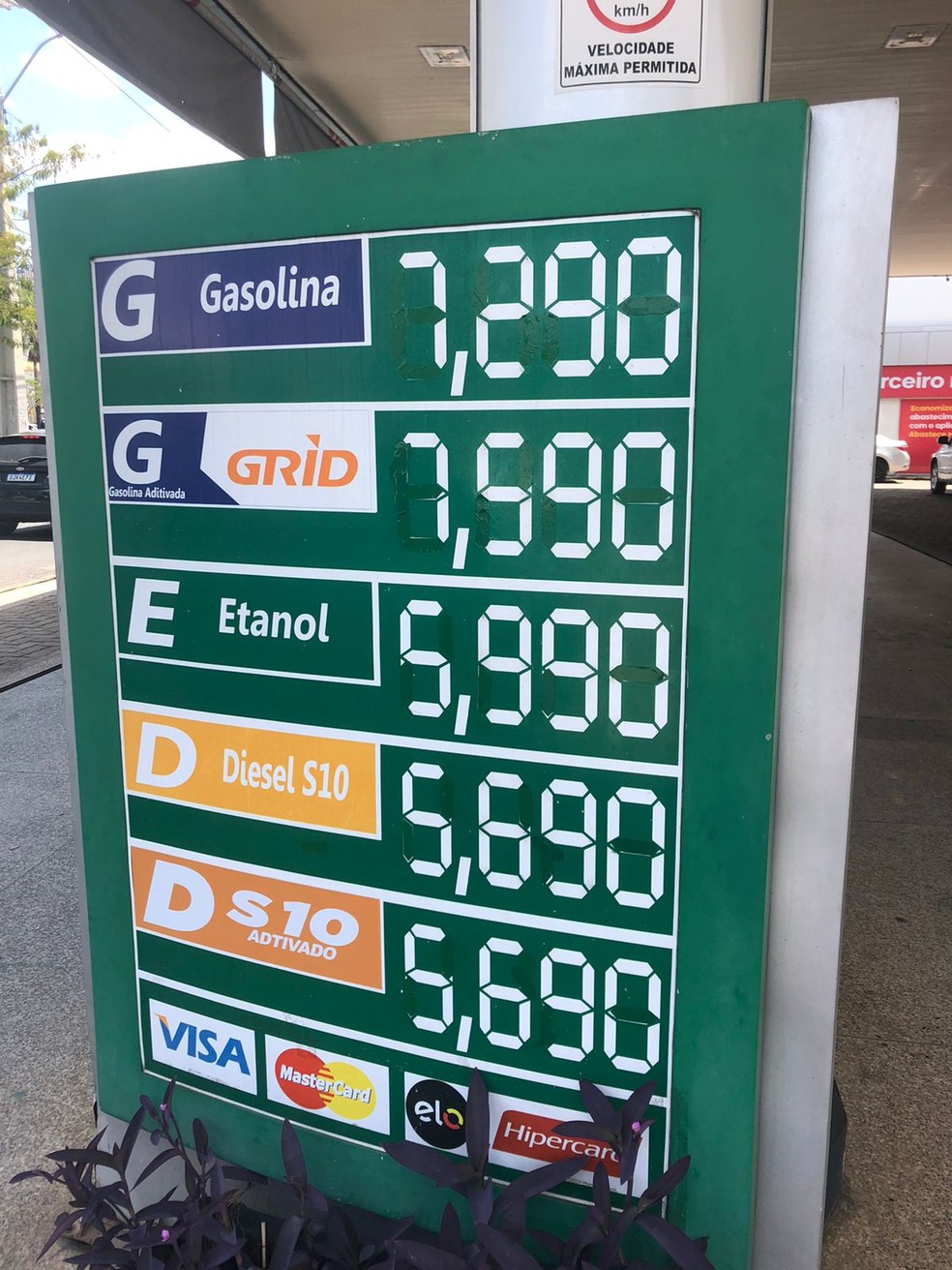 Procon flagra reajuste irregular no preço da gasolina em Teresina; valor chega a R$ 7,29 o litro — Foto: Layza Mourão/g1