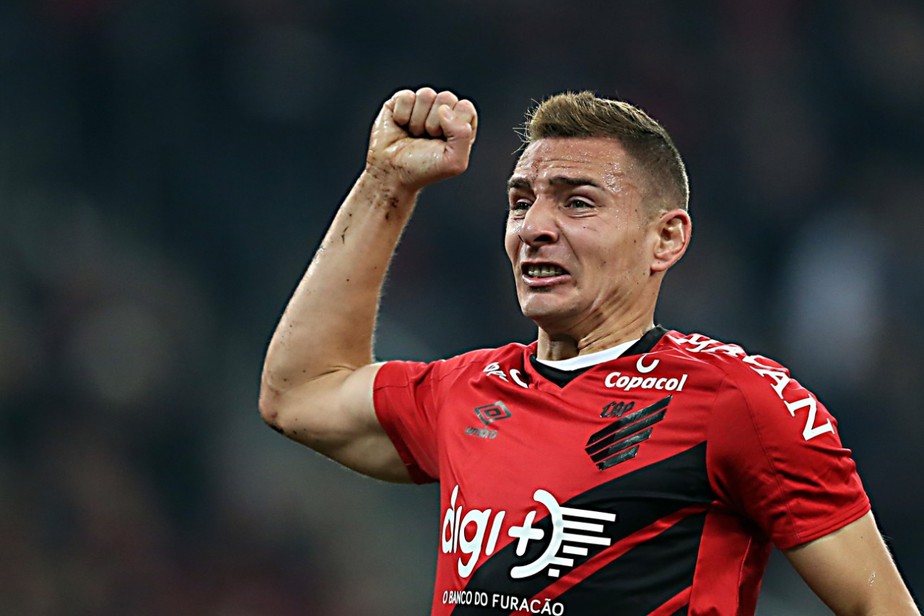 Obrigado Saudades Que Honra Torcedores Reagem A Saida De Marco Ruben No Athletico Athletico Pr Ge