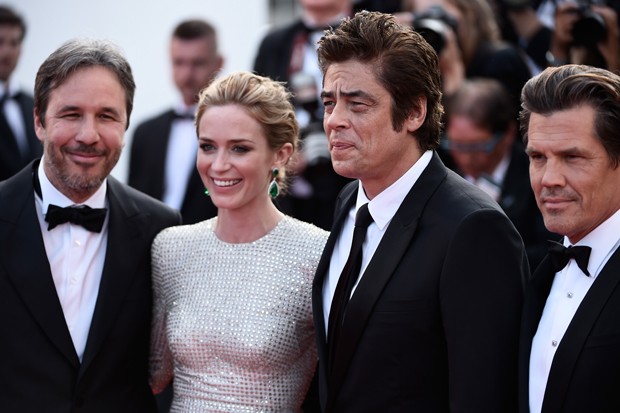 O diretor Denis Villeneuve, com Emily Blunt, Benicio Del Toro e Josh Brolin na premiere de 'Sicario' (Foto: Getty Images)