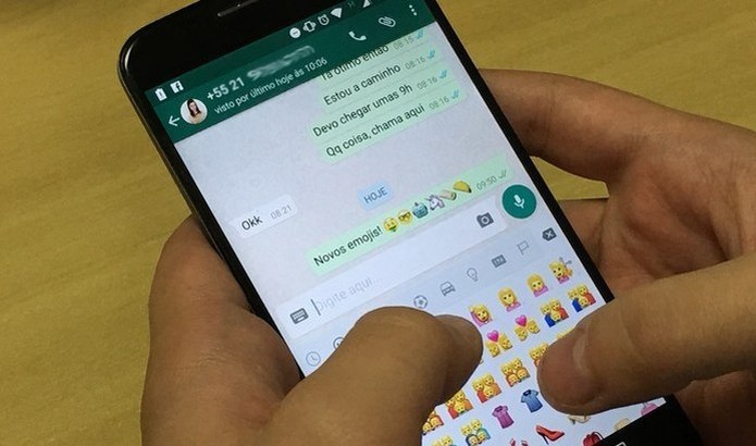 Para a Universidade de Oxford palavras adicionadas são usadas no dia a dia em aplicativos de mensagem, como o WhatsApp (Foto: Luciana Maline/TechTudo)
