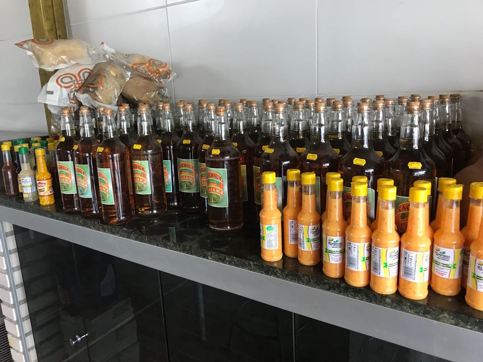 Bebidas à venda em pastelaria à margem da rodovia EPNB, no DF (Foto: Marília Marques/G1)
