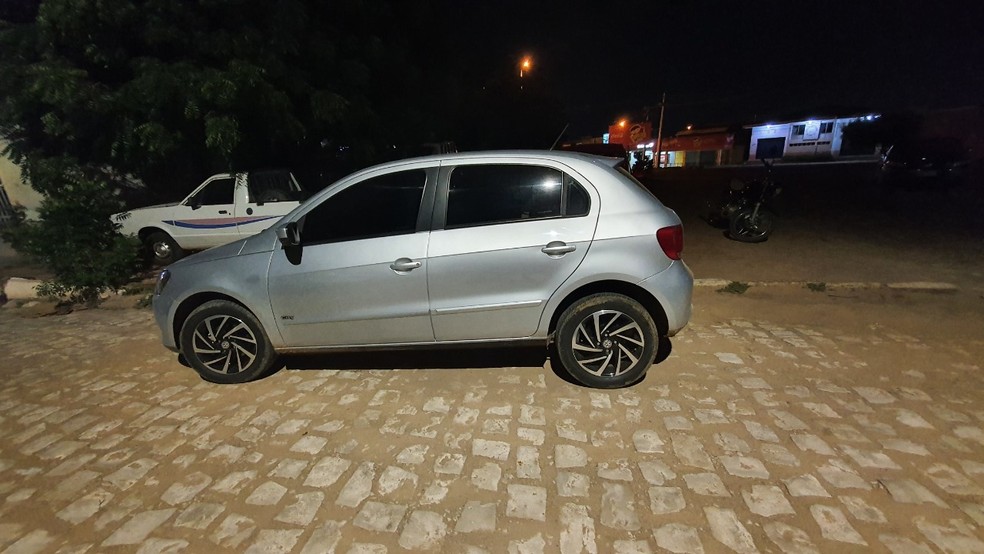 Criminosos invadiram uma pizzaria em Mossor&oacute; e roubaram pertences e o carro de um dos clientes  &mdash; Foto: Alcivan Vilar