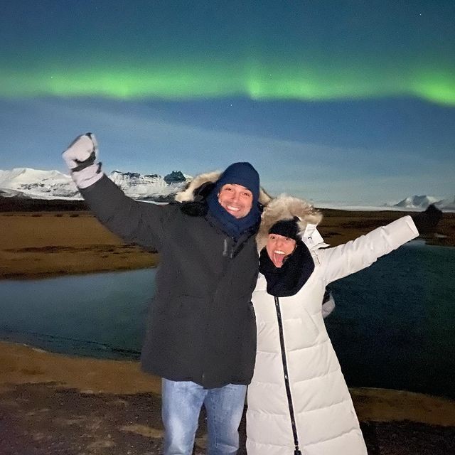 Tadeu e Ana Cristina na Islândia com a Aurora Boreal ao fundo (Foto: Instagram)
