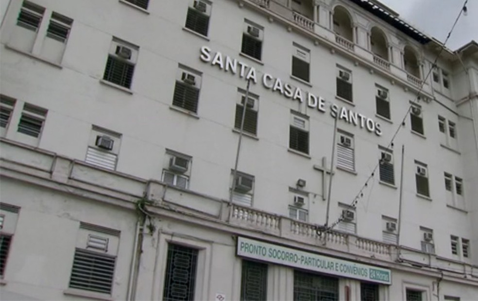 Vítima está internada na Santa Casa de Santos, SP — Foto: Reprodução/TV Tribuna