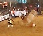 Peão morre após ser pisoteado  em rodeio; vídeo (Reprodução)