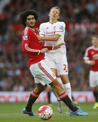 Lucas Leiva e Marouane Fellaini - Manchester United e Liverpool (Foto: Reuters)