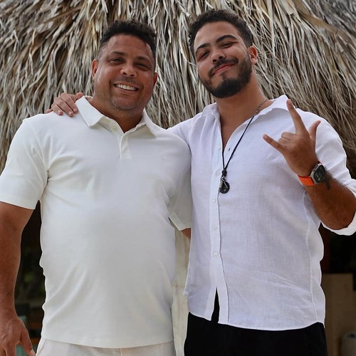 Ronaldo Fenômeno junto ao filho.