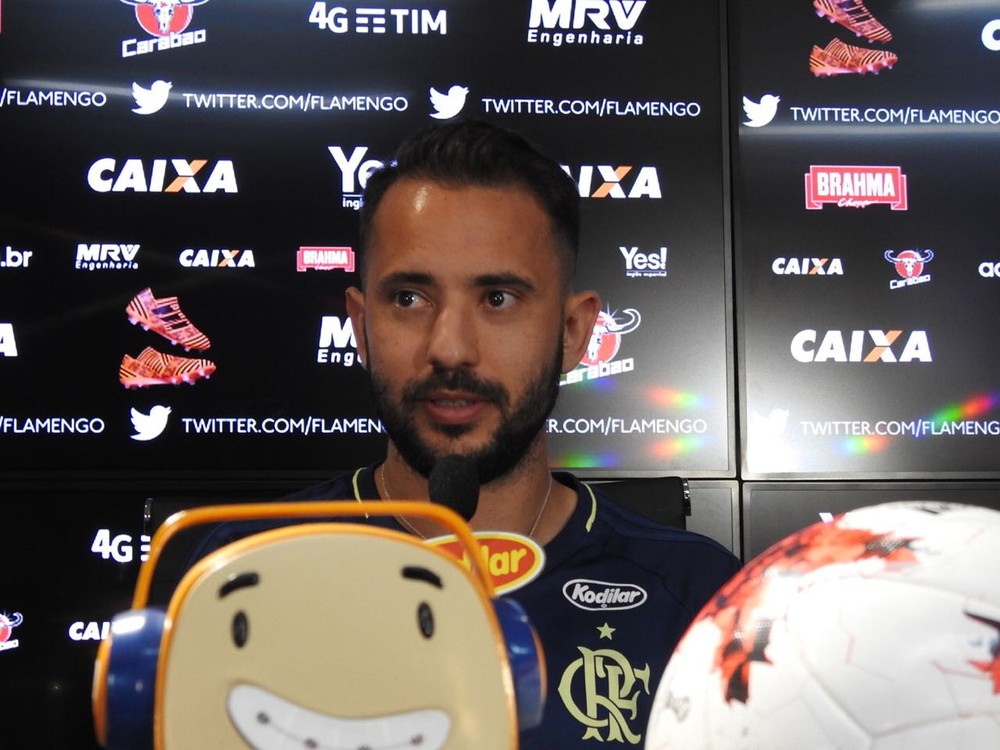 Éverton Ribeiro diz que não falta raça ao Fla, mas revela papo por nova postura