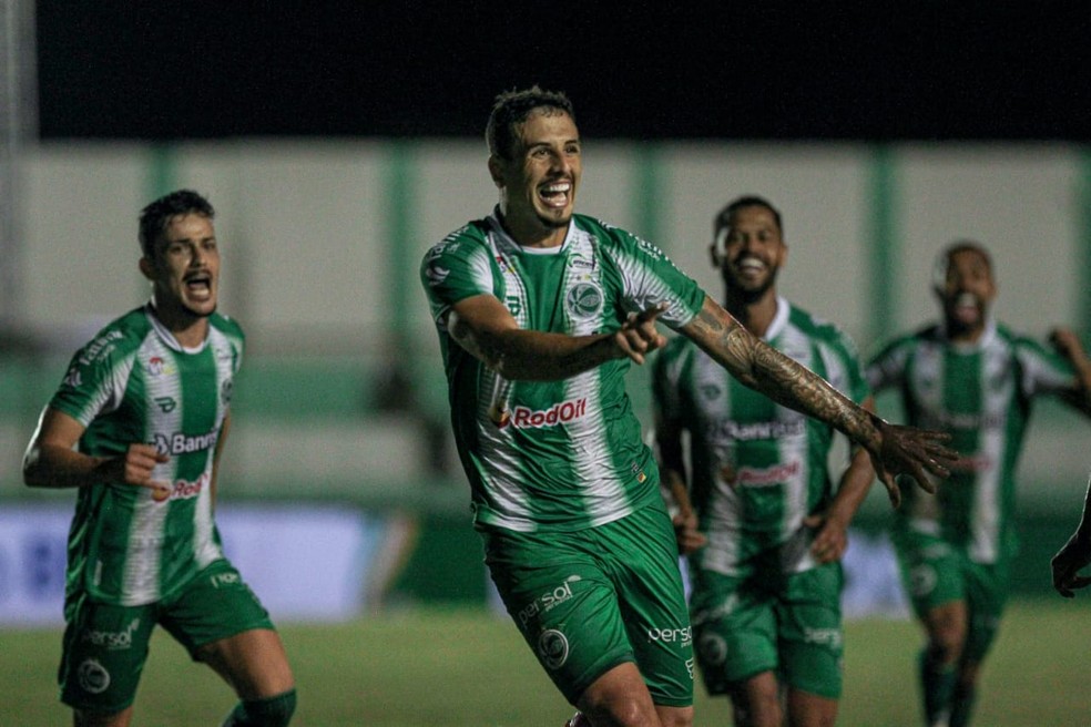 Matheus Peixoto comemora o gol pelo Juventude — Foto: Fernando Alves / EC Juventude
