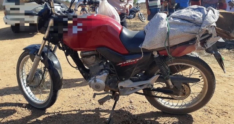 Piloto de moto vermelha morreu no local — Foto: Divulgação/ PRF
