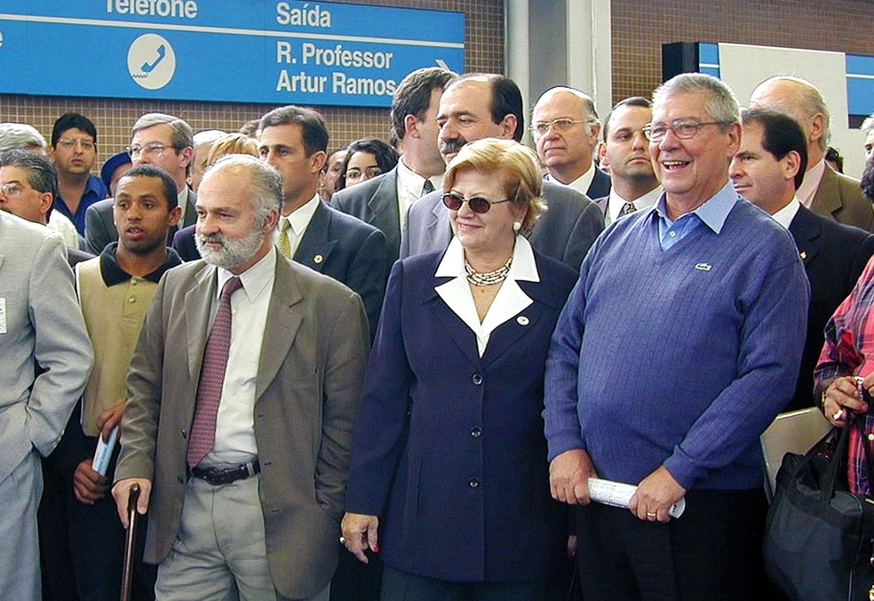 Dona Lila e o marido Mario Covas no Metrô de São Paulo — Foto: Reprodução