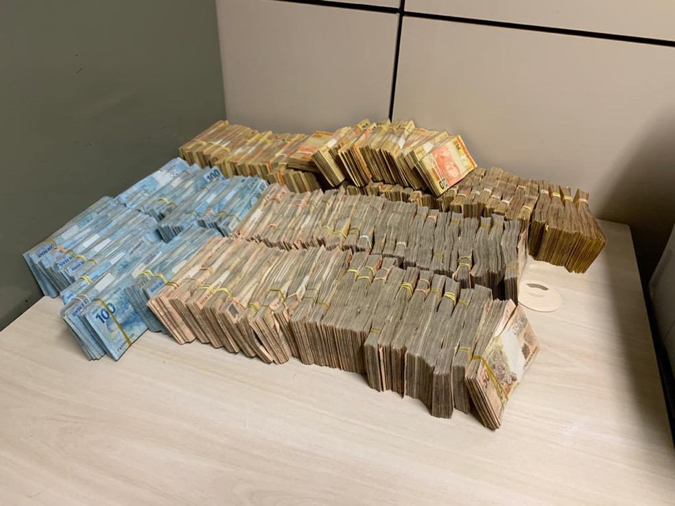 Dinheiro apreendido durante o cumprimento de mandados — Foto: PF/Divulgação