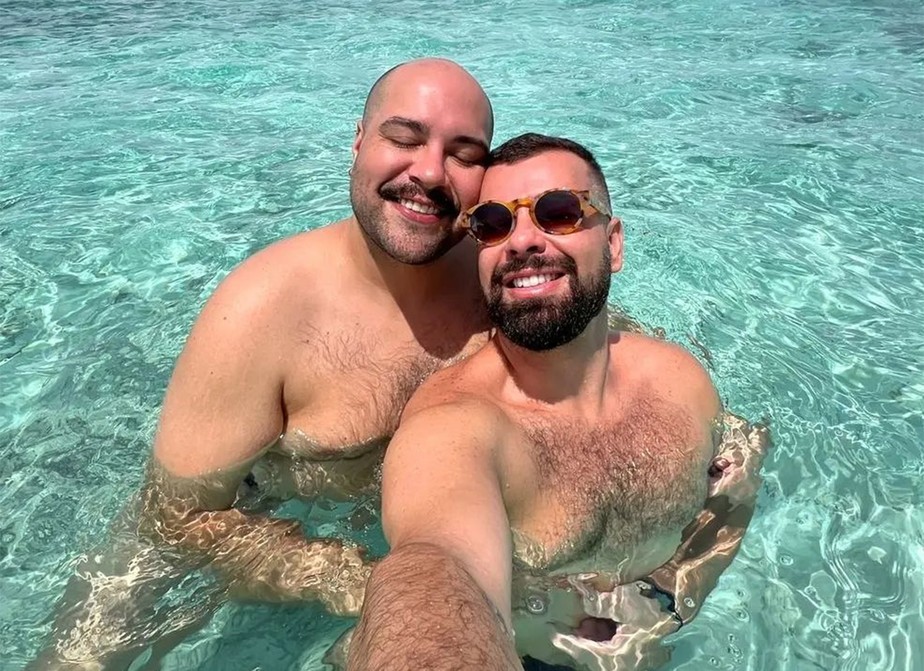 Tiago Abravanel e o marido, Fernando Poli, estão fazendo viagem romântica pelas Maldivas