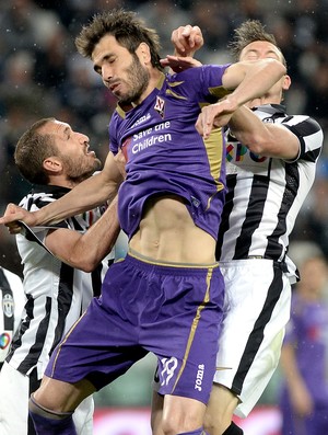  Basanta, e Chiellini e Lichtsteiner - Juventus x Fiorentina (Foto: AP)