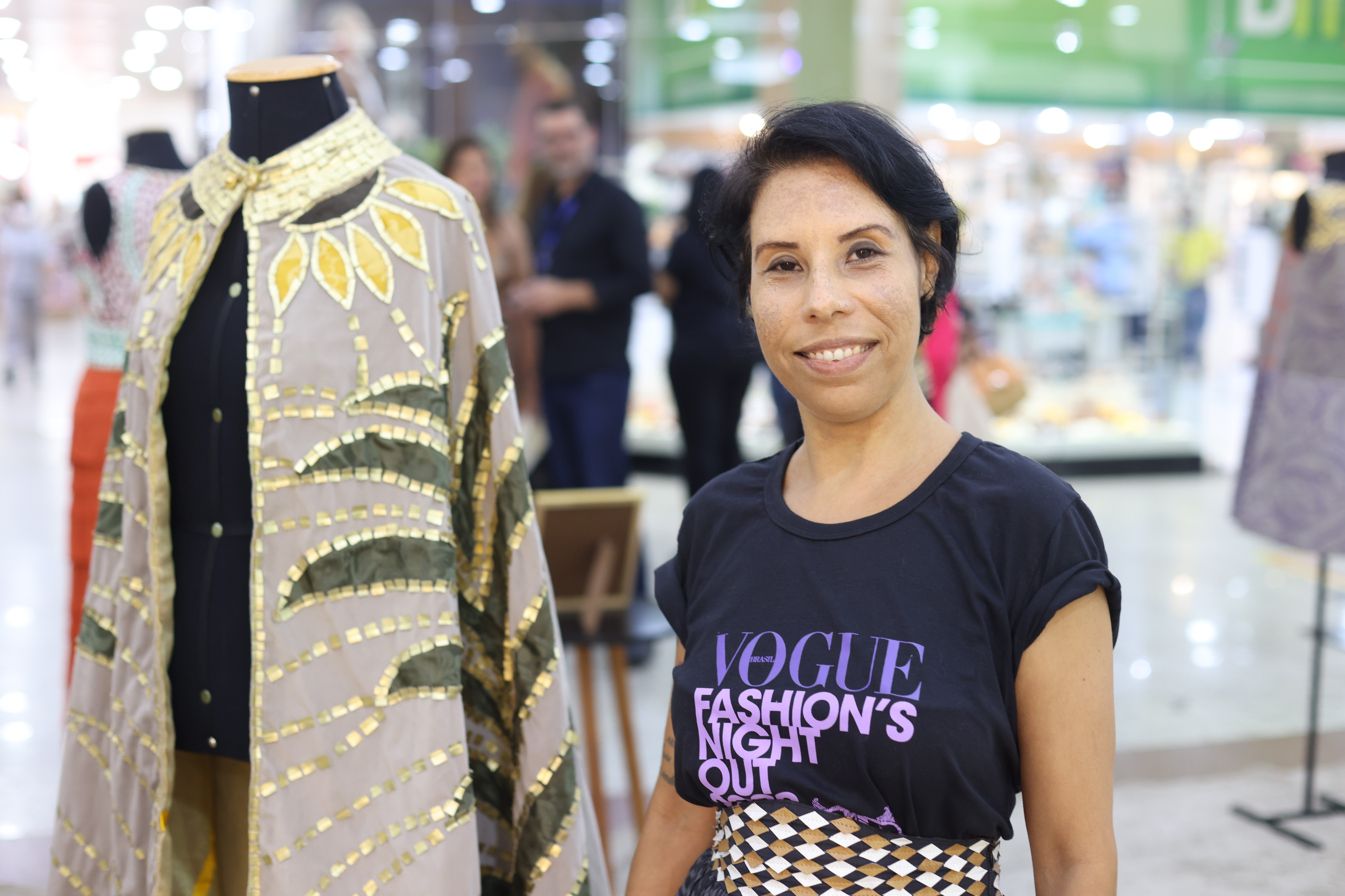 A designer Luciana Galeão, responsável pela exposição “Figurinos Sustentáveis” (Foto: Roberto Abreu)
