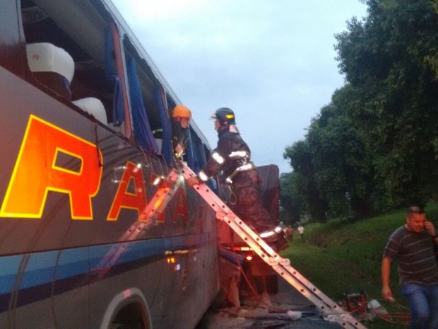 Bombeiros atenderam a ocorrência em Iacri (Foto: João Trentini/Rádio Tupã/Divulgação)