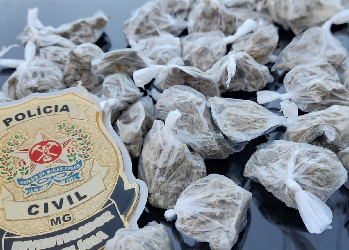 
Jovem é preso com buchas de maconha em desdobramento da Operação 'Clareou' em Juiz de Fora