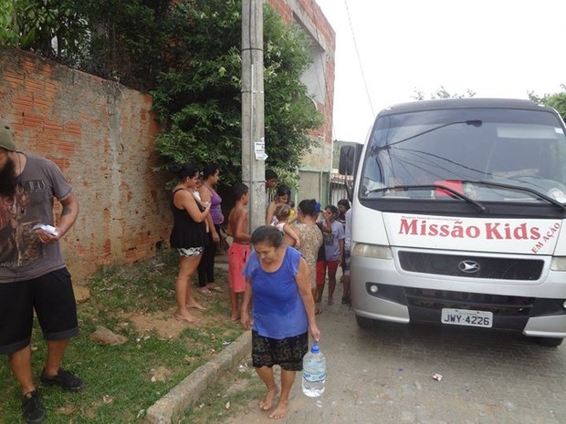 Ônibus entregou água para moradores em Governador Valadares (Foto: Patrícia Sodré/Arquivo Pessoal)