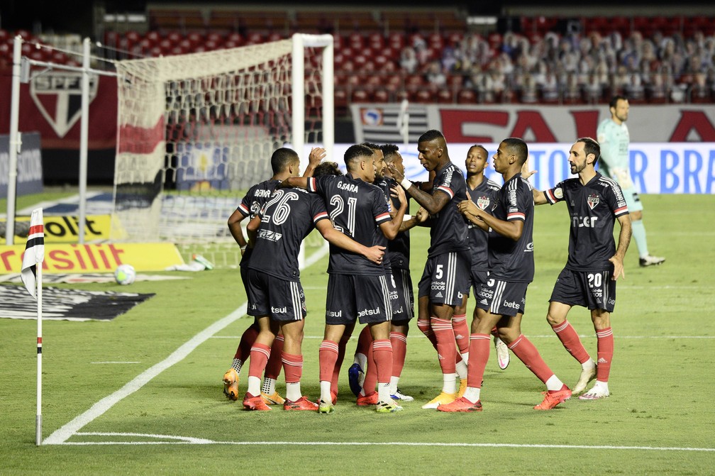 São Paulo encara Corinthians com vantagem inédita sobre o rival desde inauguração da Arena