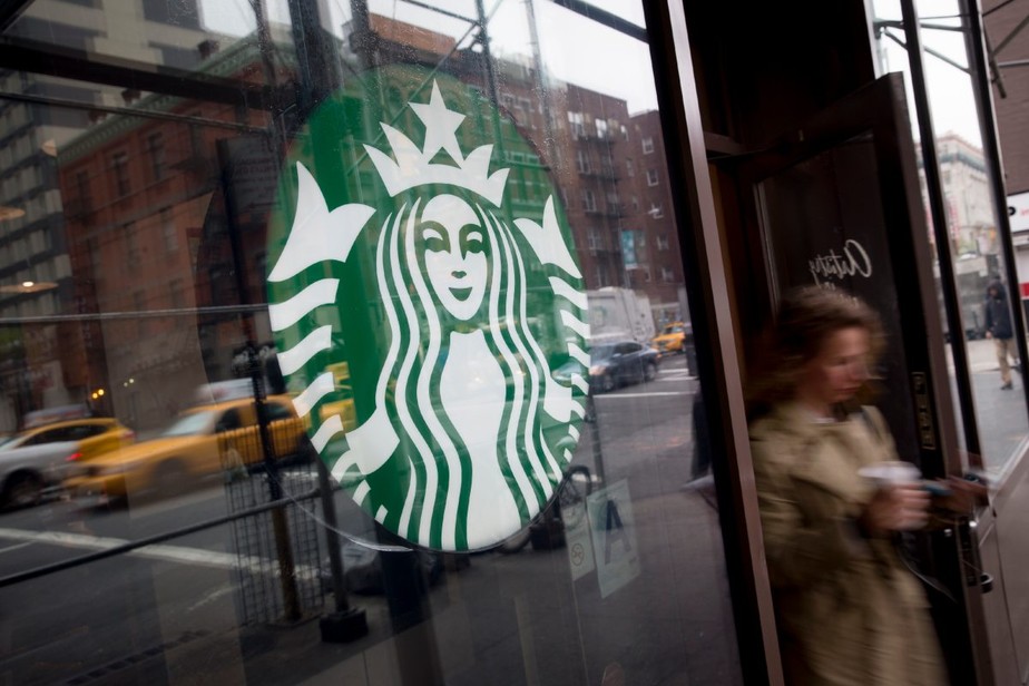 Starbucks contrata indiano da Reckitt Benckiser como novo CEO