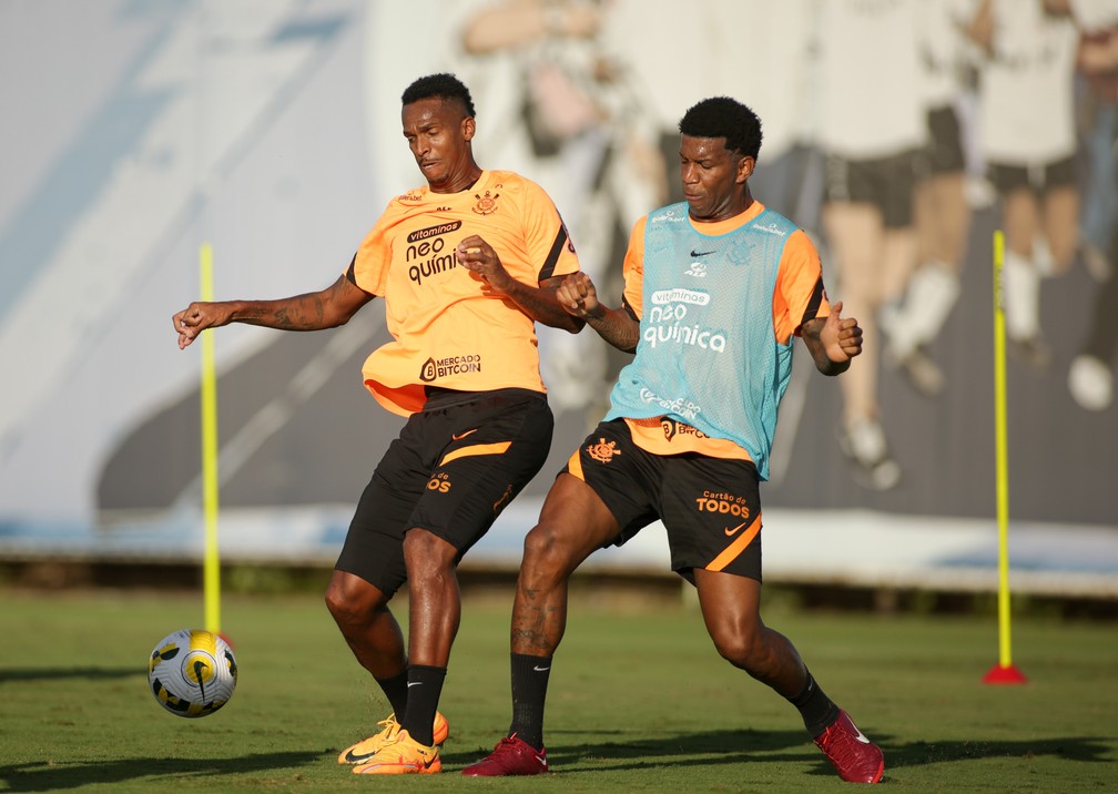J e Gil em treino do Corinthians nesta quinta-feira  Foto: Rodrigo Coca/Ag. Corinthians