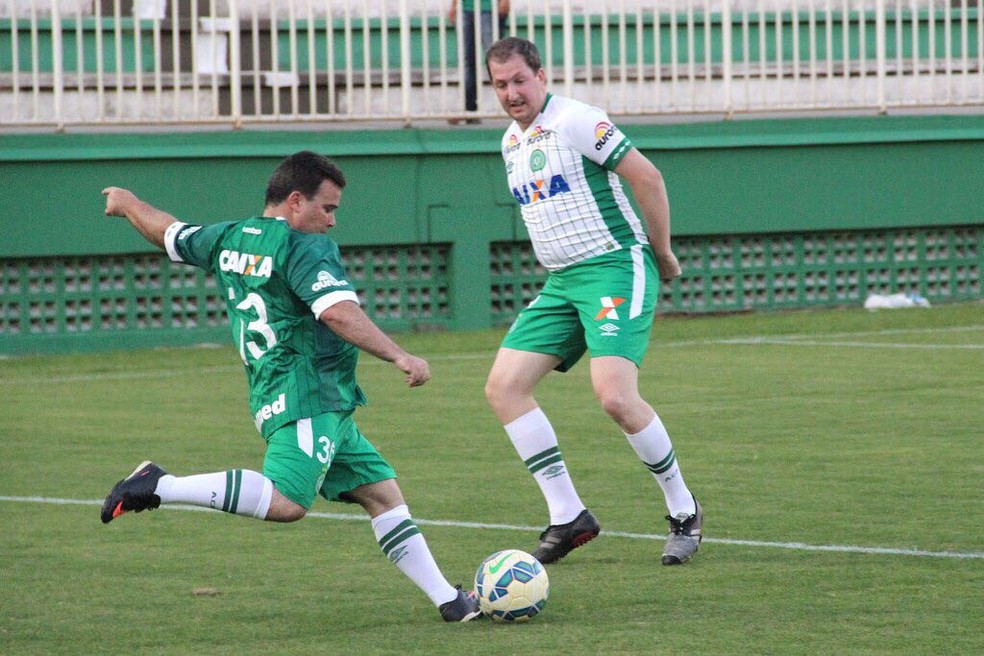 Assim como tantos outros garotos, Márcio sonhou em ser jogador de futebol, mas o destino lhe encaminhou para outra área do esporte. Formado em engenharia e medicina pela Ufac, fez especialização em medicina desportiva em São Paulo (SP), (Foto: Nabiha Bestene/ Arquivo pessoal)