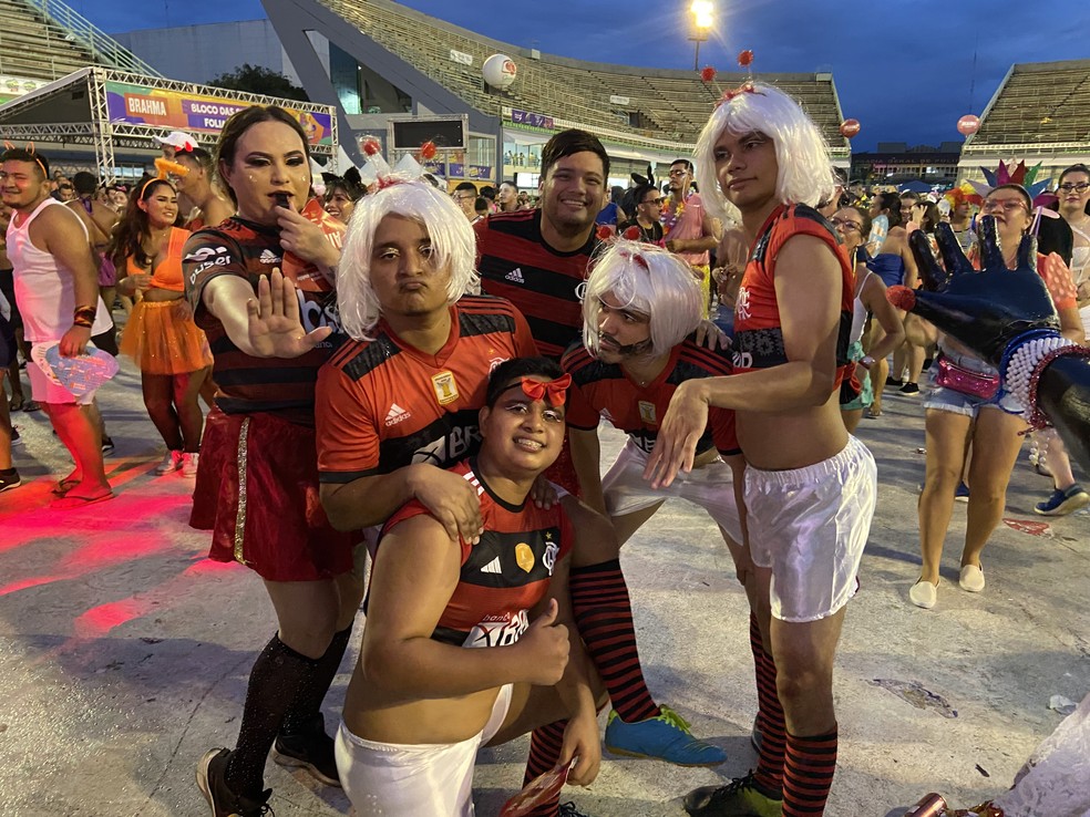 Amigos foram para o Bloco das Piranhas fantasiados de jogadores do Flamengo. — Foto: Patrick Marques/g1 AM