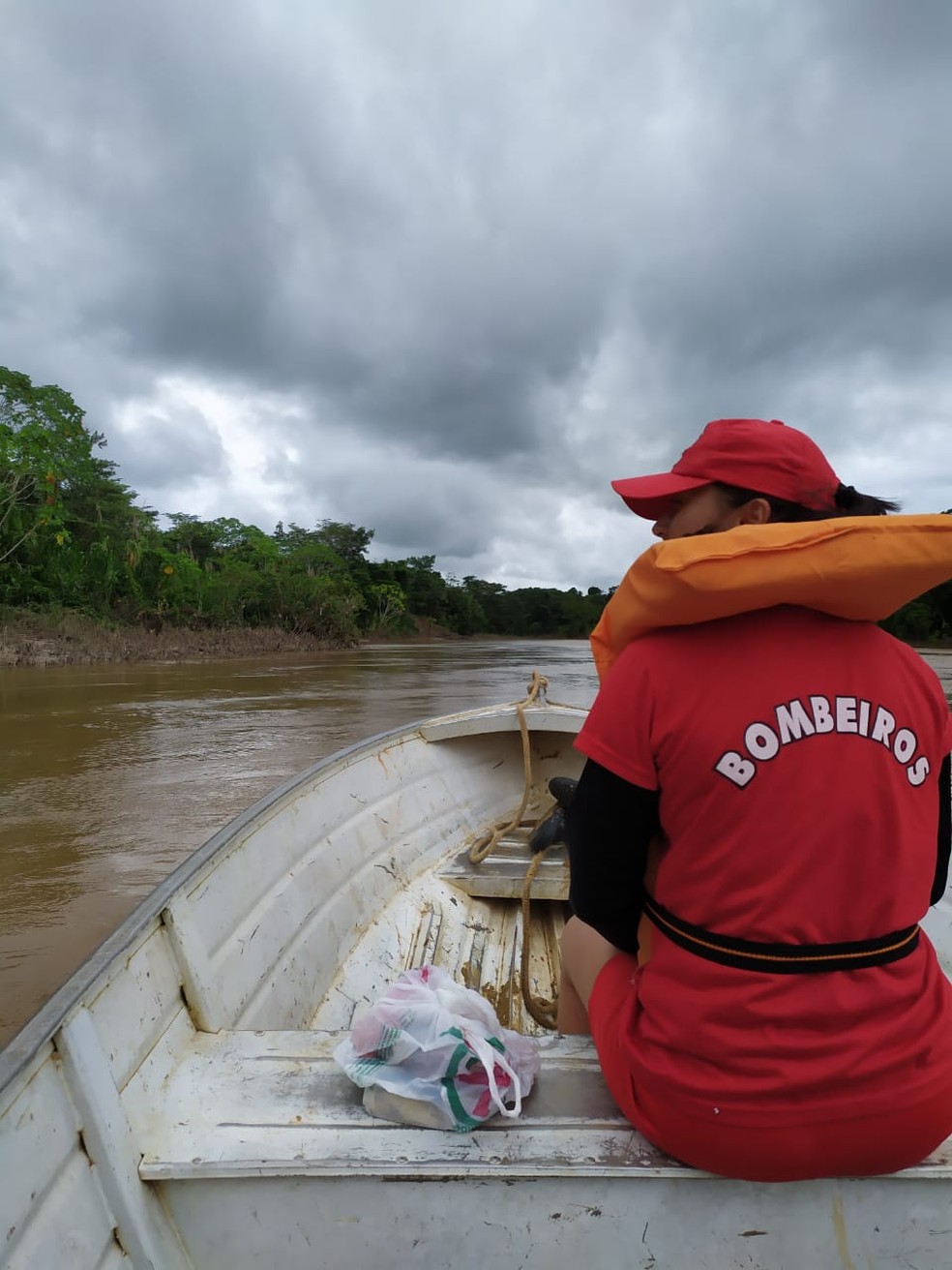 Alguns corpos não conseguem ser achados pelos bombeiros devido à dificuldade das buscas em rio — Foto: Divulgação/Corpo de Bombeiros do Acre