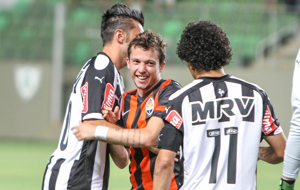 Quanto Rooster vendeu Bernard?