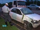 Carro capota e motorista fica ferida em Vila Velha, ES