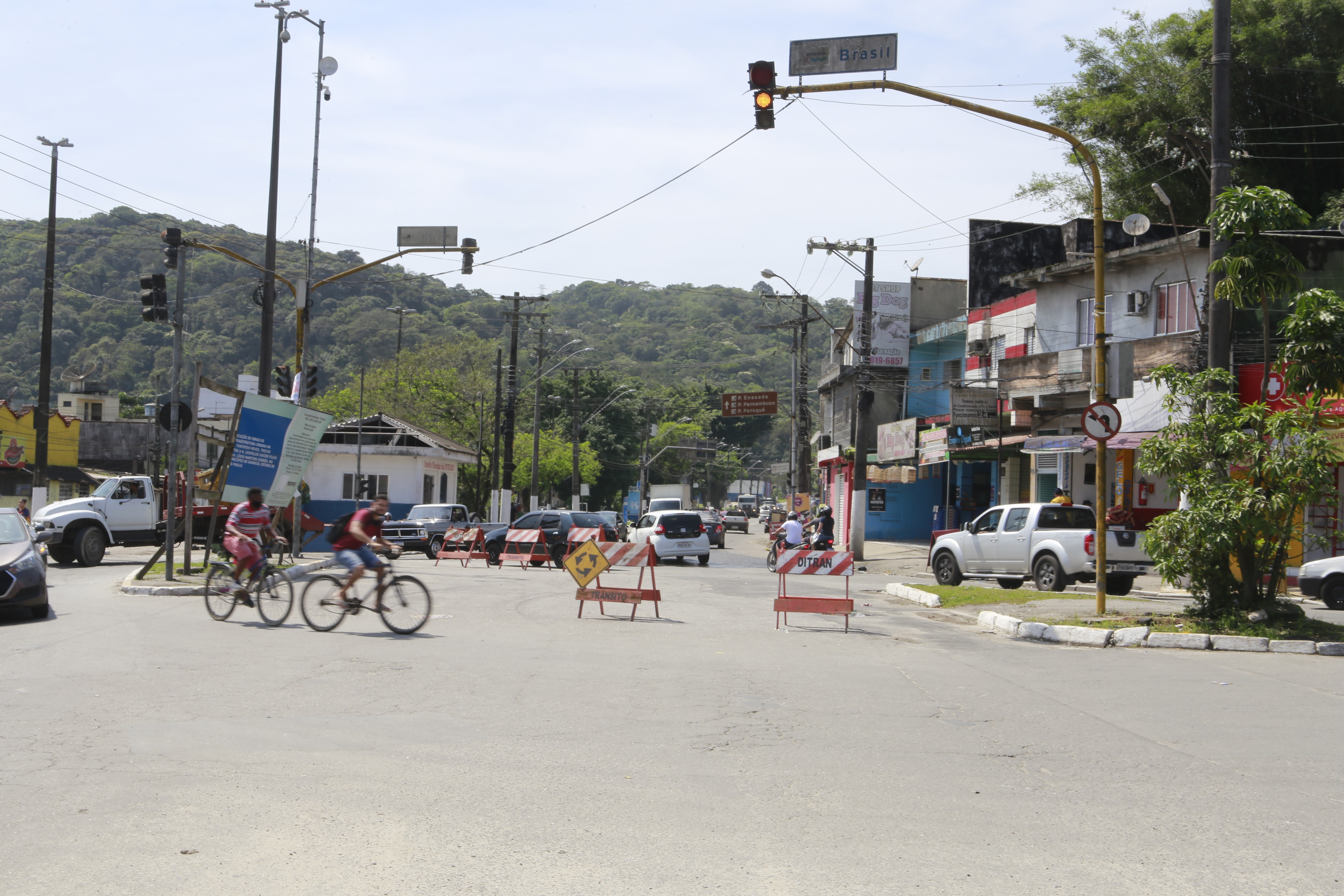 Avenida é interditada em Guarujá para obras da Sabesp nesta segunda-feira 