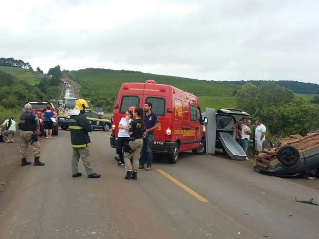 Acidente ocorreu na BR-285 em Lagoa Vermelha (RS) (Foto: PRF/Divulgação)