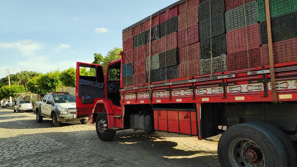 Caminhoneiro fugiu do local de acidente, em Mossor&Atilde;&sup3;, mas foi detido pela PM  &acirc;Â€Â” Foto: Jos&Atilde;&copy; Nilson/Passando na Hora