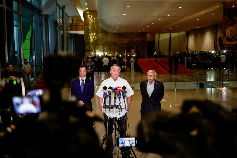 Bolsonaro durante coletiva — Foto: REUTERS/Ueslei Marcelino