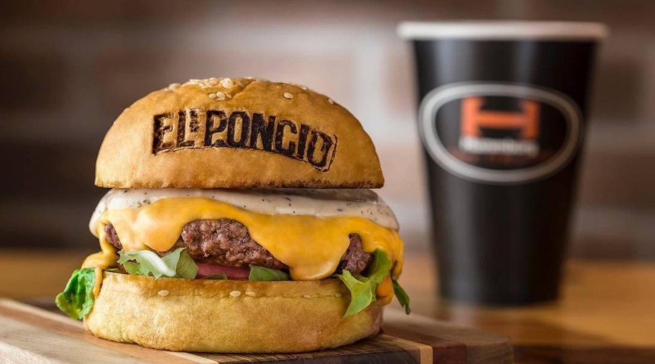 El Poncio: o hambúrguer de 180 gramas de carne com cheddar, tomate, alface, cebola e molho está no menu (Foto: Wagner Soares / Divulgação)