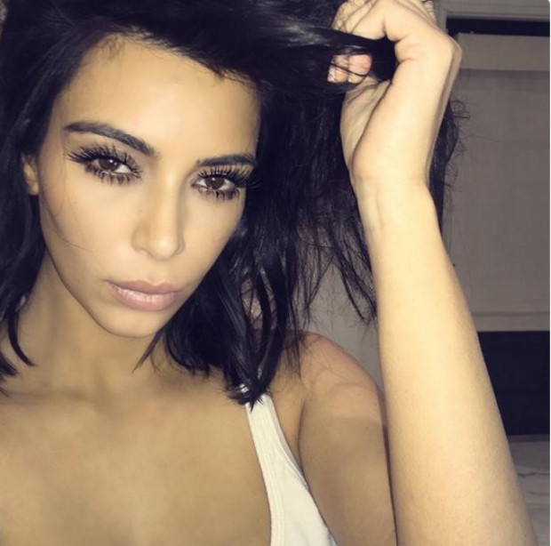 Maquiador de Kim Kardashian ensina o que fazer quando você dorme maquiada (Foto: Reprodução/Instagram)