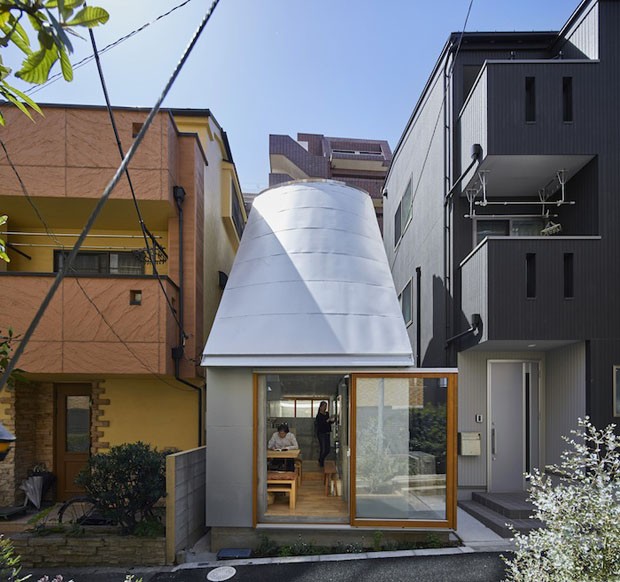 Casa de 19 m² em Tóquio aproveita todos os espaços (Foto: Gavriil Papadiotis)