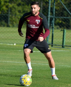 Cotação para contratar Mena abaixa, mas São Paulo aceita negociar de graça