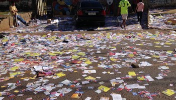 Lixo santinhos eleições (Foto: Agência Brasil)