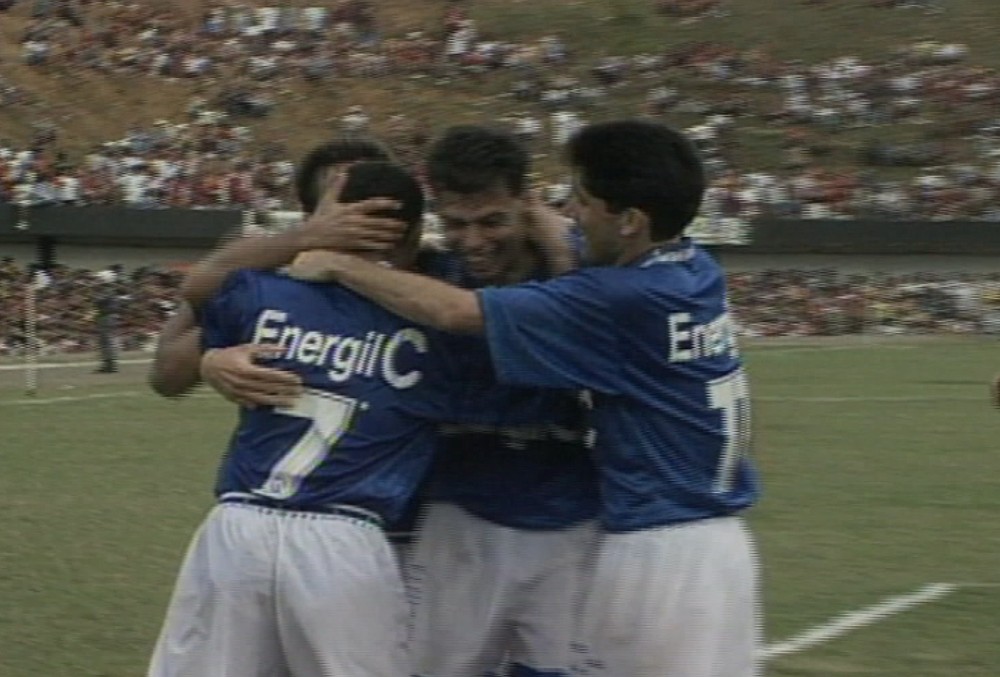 Dupla de ataque do Cruzeiro não perdoa Fla no Brasileiro de 95