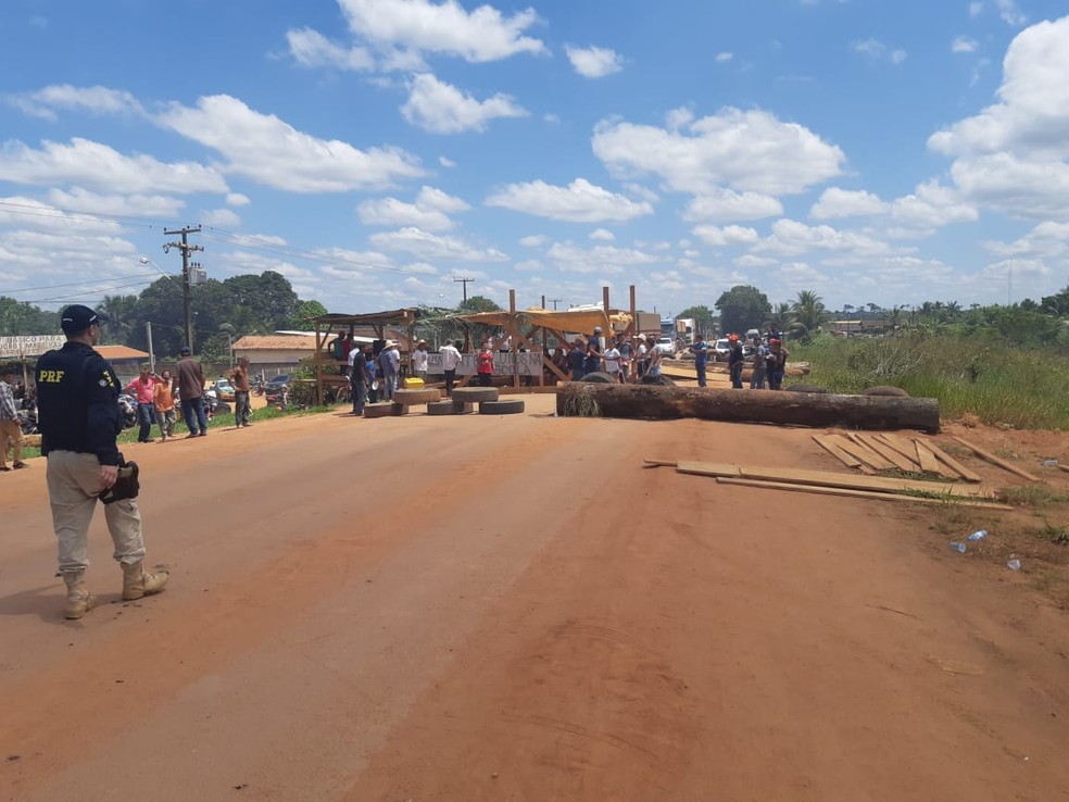 Bloqueios prejudicam tráfego entre Acre e Rondônia — Foto: Divulgação/PRF-RO