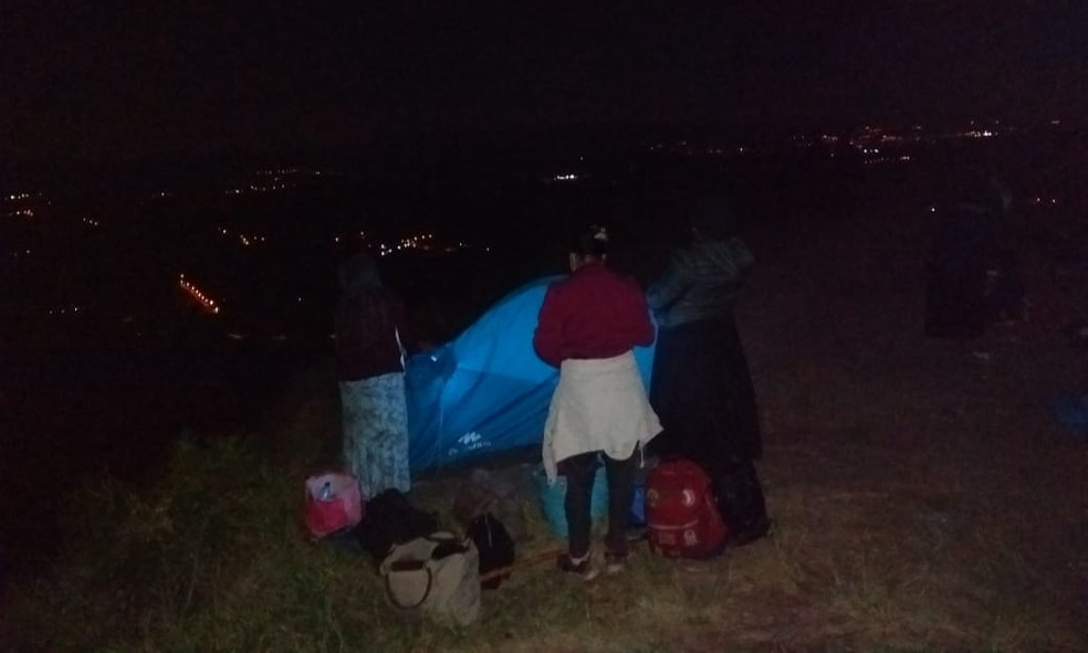 Fi&eacute;is estavam no Morro do Sabo&oacute; em S&atilde;o Roque (SP) e foram conduzidos &agrave; delegacia por invas&atilde;o de propriedade &mdash; Foto: Divulga&ccedil;&atilde;o/Guarda Civil de S&atilde;o Roque