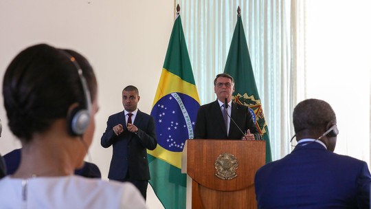 Bolsonaro recorre ao STF para invalidar ações do TSE sobre reunião com embaixadores