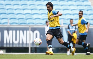 Após Barcos, Grêmio conversa com clube chinês e pode negociar Moreno