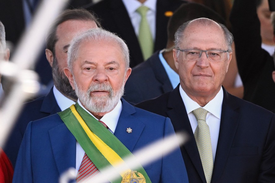 Ciclone no RS: oposição critica Lula por não viajar ao estado, e presidente  diz que orientou 'prontidão'