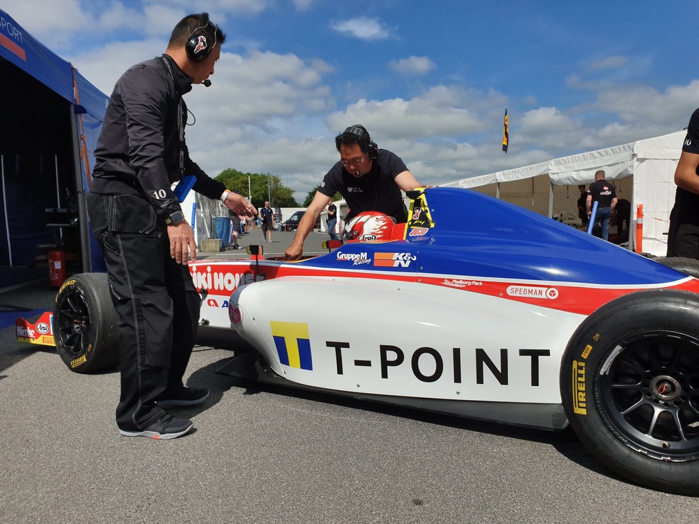 Carro que Juju Noda vai usar na temporada 2020 da Fórmula 4 Dinamarquesa — Foto: Noda Racing