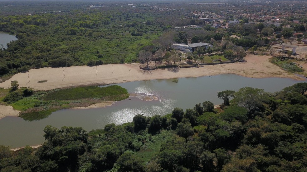 Maior seca registrada nos últimos 50 anos deixa Rio Paraguai em situação crítica e ameaça abastecimento de água em Cáceres — Foto: Ronivon Barros